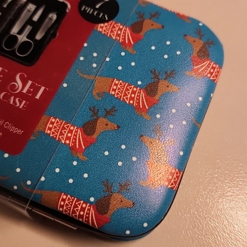🎅 Dachshund Reindeer Manicure Kit/Case